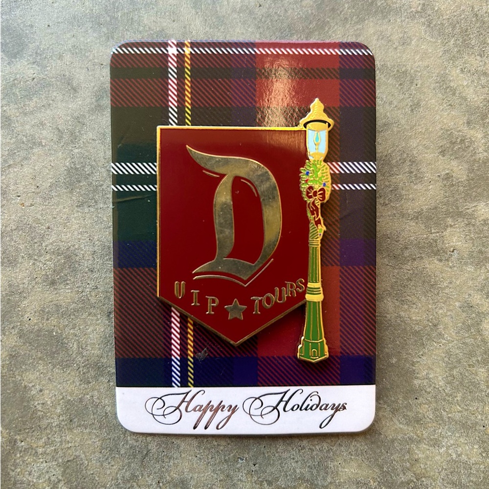 Disneyland VIP Tours Pin (2023 Holiday Edition)